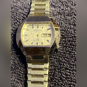 Ricoh riquartz watch 570034